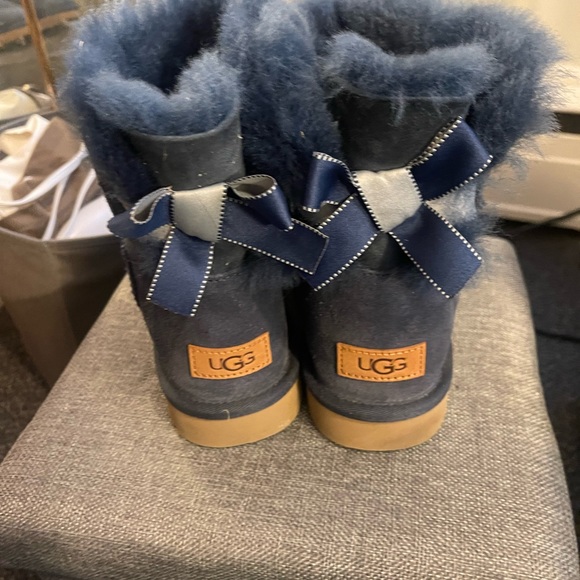 Practically new uggs (worn 2 times )💙 - Picture 2 of 4